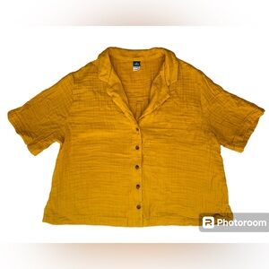 Old Navy mustard yellow gauze short sleeve button up cropped top petite size XS